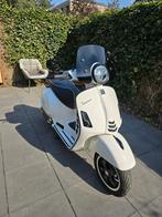 Vespa GTS super 300, Fietsen en Brommers, Scooters | Vespa, Ophalen, Zo goed als nieuw