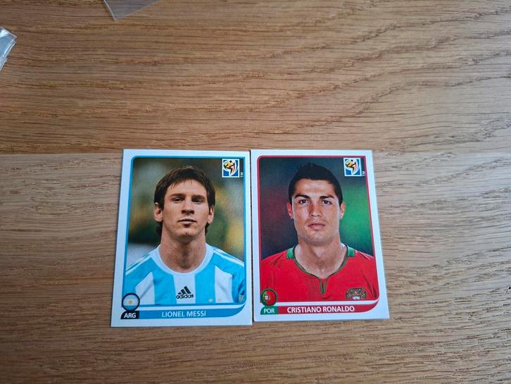 Panini WK 2010 Sticker: Ronaldo & Messi, Verzamelen, Sportartikelen en Voetbal, Zo goed als nieuw, Poster, Plaatje of Sticker
