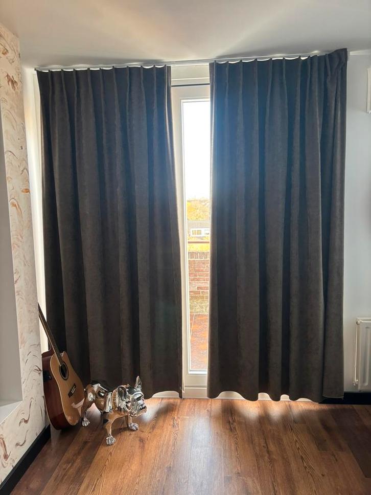 Veneta over gordijnen verduisterd, Huis en Inrichting, Stoffering | Gordijnen en Lamellen, Zo goed als nieuw, 200 cm of meer, 200 cm of meer