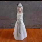 Vintage beeld meisje met hoed porselein Miquel Requena, Verzamelen, Beelden en Beeldjes, Ophalen of Verzenden, Zo goed als nieuw