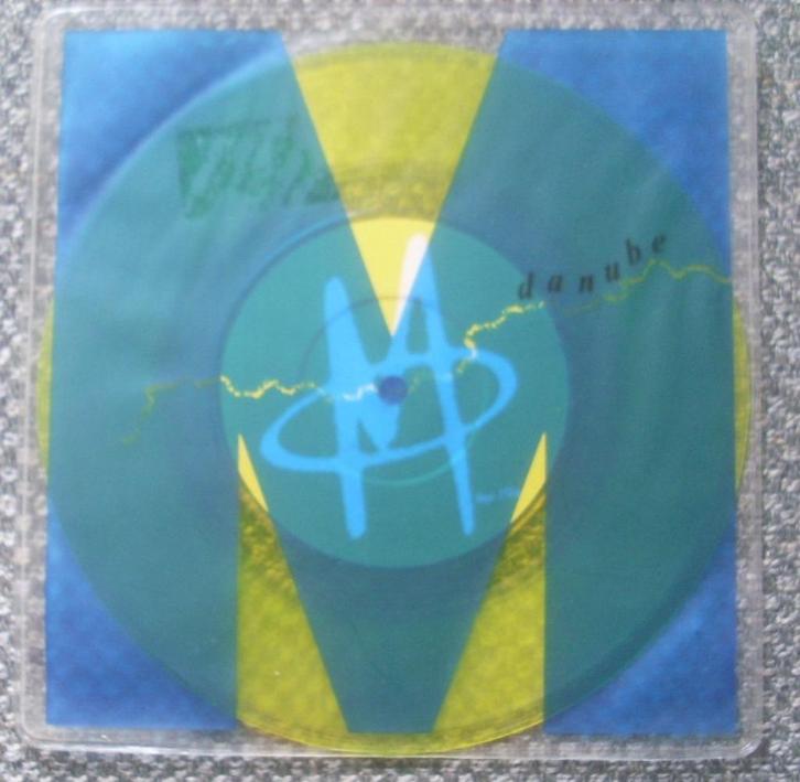 M - Danube (Robin Scott) geel yellow vinyl / Stiff 7" single, Cd's en Dvd's, Vinyl Singles, Gebruikt, Single, Pop, 7 inch, Ophalen of Verzenden