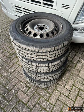 Setje velgen+winterbanden voor een Mercedes Vito W639 215/65 beschikbaar voor biedingen