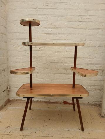 Vintage plantentafel beschikbaar voor biedingen