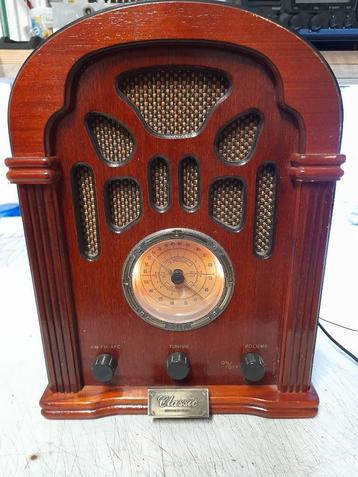 Retro radio beschikbaar voor biedingen