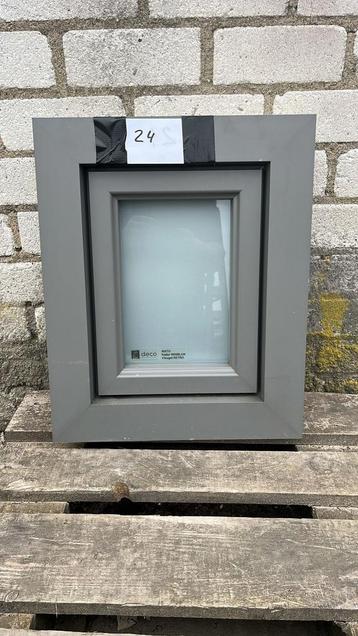 (24) Nieuw draai raam voor bijv. toilet, incl mistglas beschikbaar voor biedingen