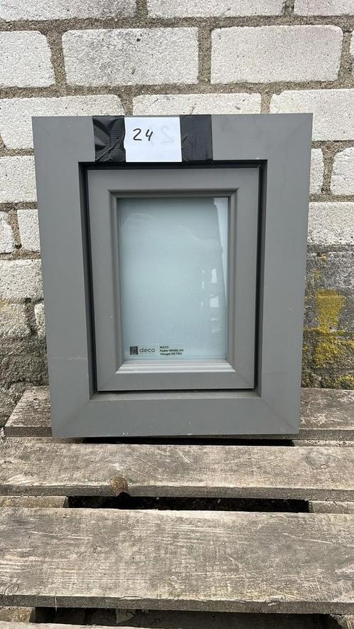 (24) Nieuw draai raam voor bijv. toilet, incl mistglas, Doe-het-zelf en Verbouw, Kozijnen en Schuifpuien, Nieuw, Raamkozijn, Aluminium