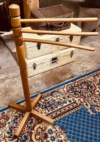 Brocante handdoekenrek staand, Frans houten rek, Antiek en Kunst, Ophalen