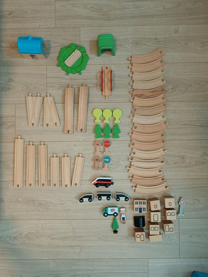 Houten Treinbaan met Accessoires, Kinderen en Baby's, Speelgoed | Houten speelgoed, Zo goed als nieuw, Overige typen, Ophalen