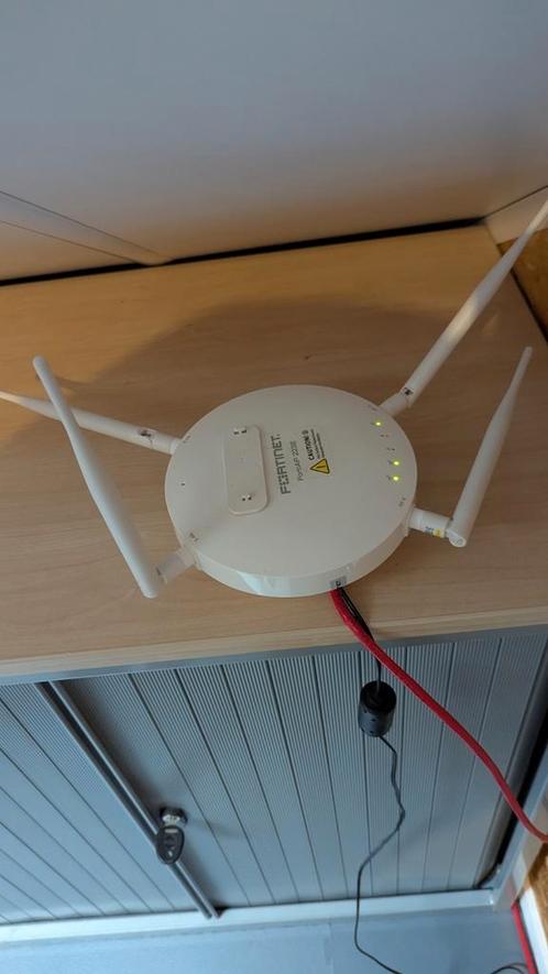 Fortiap 223E met forticloud key, Computers en Software, WiFi-versterkers, Zo goed als nieuw, Ophalen of Verzenden
