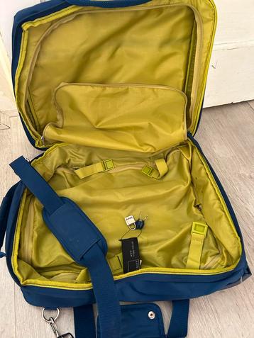 Blauwe Tripp Reistas met Wieltjes uit London  beschikbaar voor biedingen