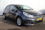 Kia Rio 1.2 CVVT DynamicLine Radio Bluetooth Airco Cruise Co, Auto's, Kia, 1027 kg, Gebruikt, Euro 6, 4 cilinders