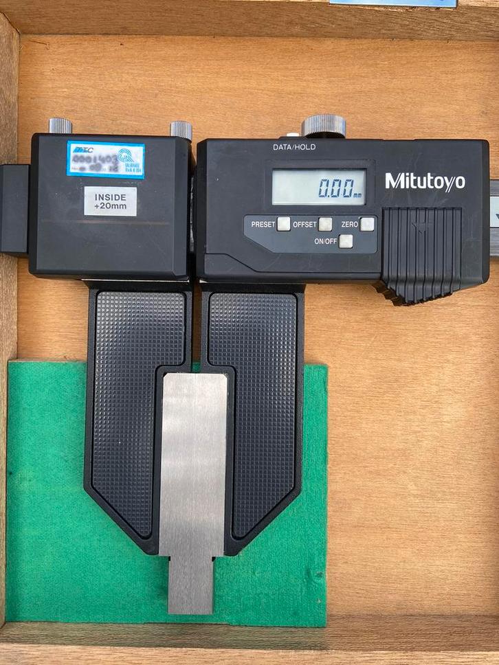 Mitutoyo Digitale Schuifmaat 552-305-10 1, Doe-het-zelf en Verbouw, Meetapparatuur, Zo goed als nieuw, Afstand, Ophalen