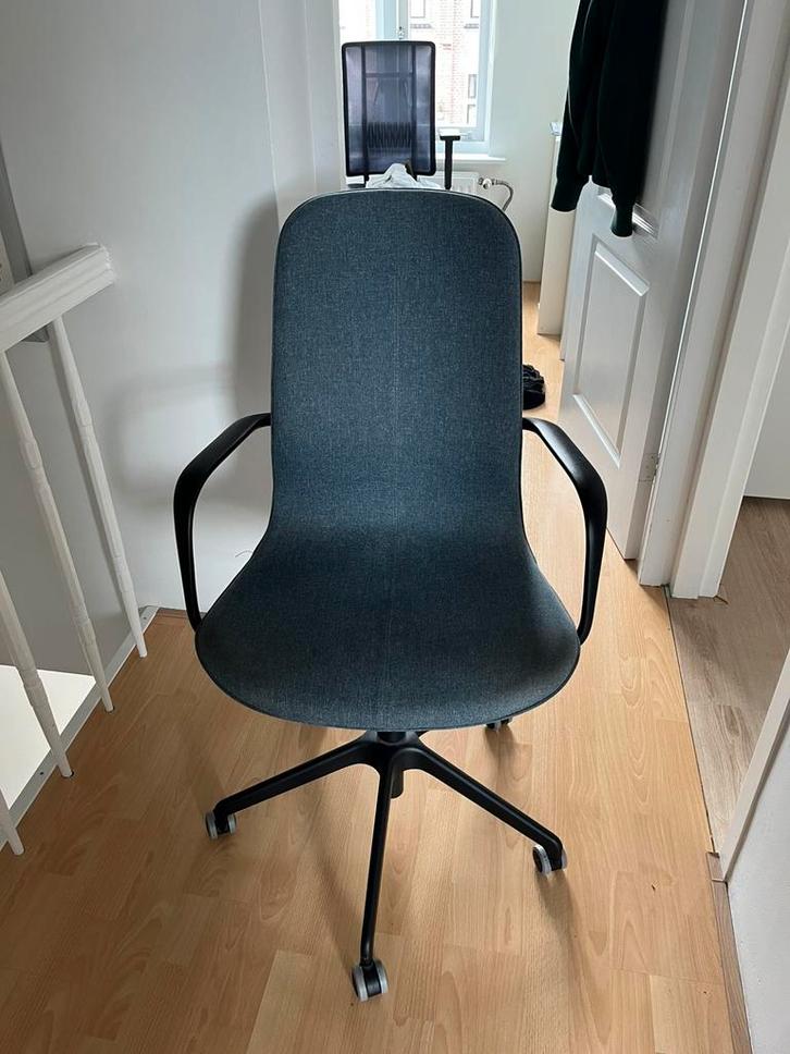 Ikea Langfjall bureaustoel met armleuningen blauw zwart, Huis en Inrichting, Bureaustoelen, Zo goed als nieuw, Bureaustoel, Zwart