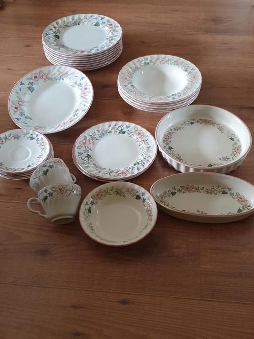 Spring Fields by Jenny Rhodos, Wood & Sons, Huis en Inrichting, Keuken | Servies, Zo goed als nieuw, Bord(en), Overige stijlen