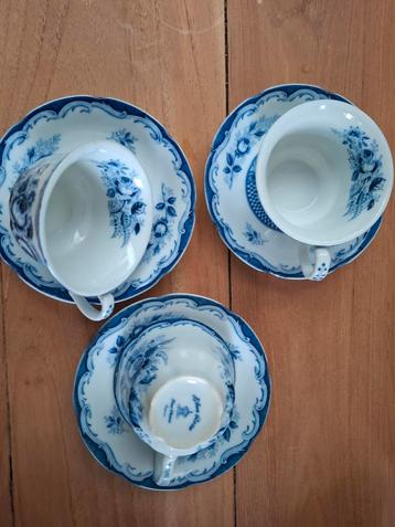 Vintage Blue Rose kop en schotel set- Japans porselein beschikbaar voor biedingen