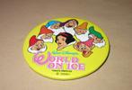 Walt Disney's world on ice button, Verzamelen, Verzenden, Overige figuren, Gebruikt
