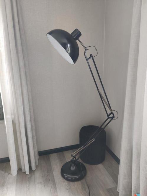 Vloerlamp zwart, Huis en Inrichting, Lampen | Vloerlampen, Zo goed als nieuw, 150 tot 200 cm, Ophalen