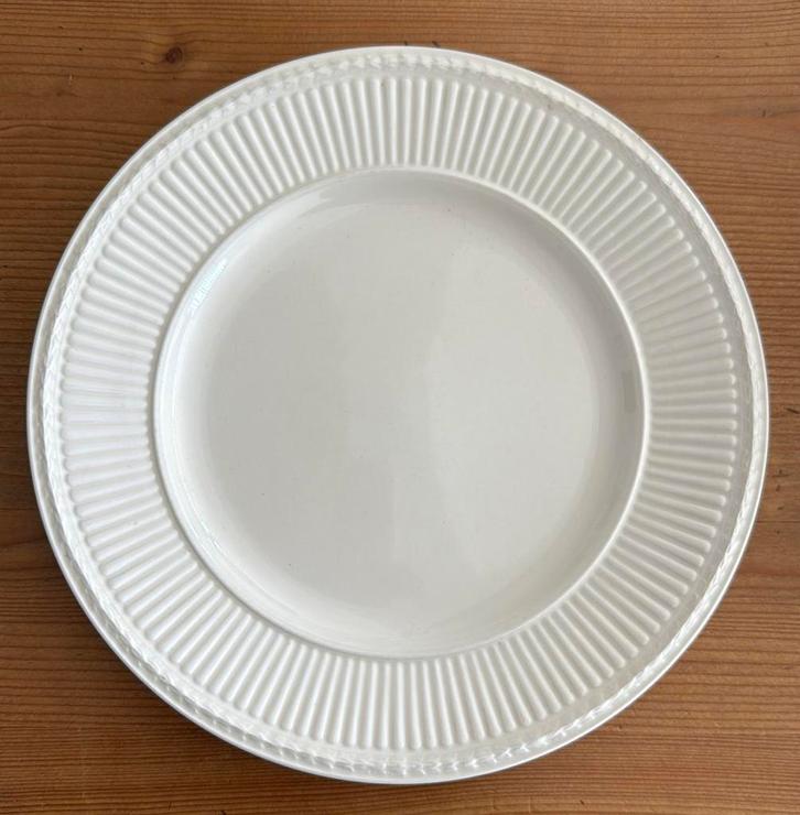 Wedgwood Edme, Huis en Inrichting, Keuken | Servies, Zo goed als nieuw, Bord(en), Wedgwood, Aardewerk, Ophalen of Verzenden