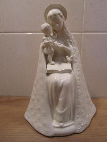 Hummel Flower Madonna beschikbaar voor biedingen