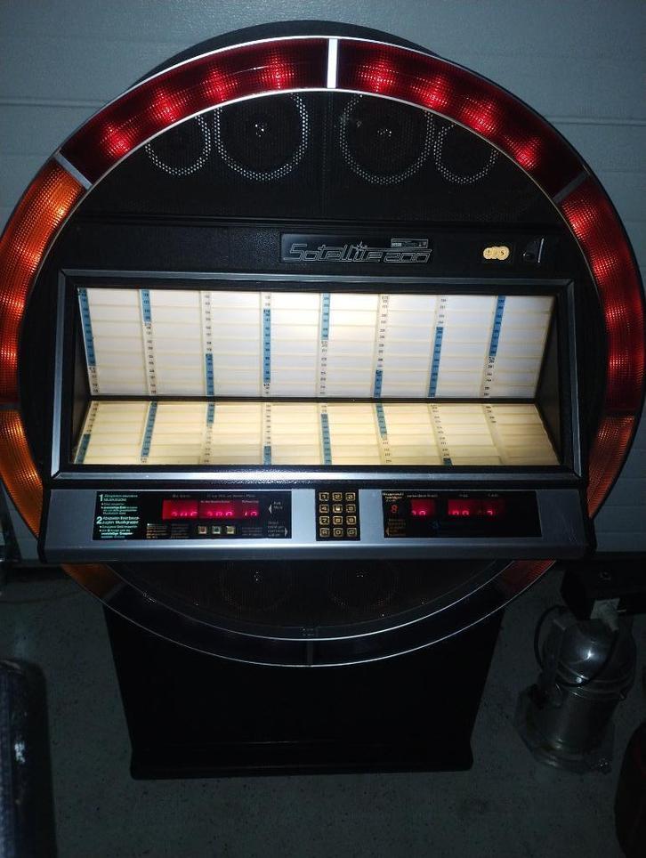 NSM Satellite jukebox 200 select, Verzamelen, Automaten | Jukeboxen, Zo goed als nieuw, Overige merken, 1970 tot heden, Ophalen of Verzenden