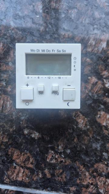 Te koop: kamer thermostaat, merk gira. E520/n   beschikbaar voor biedingen