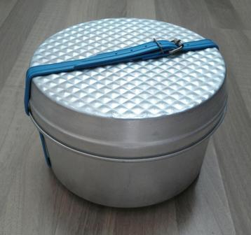 Kampeer pannenset met waterketel beschikbaar voor biedingen