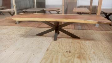 suar boomstam tafel beschikbaar voor biedingen