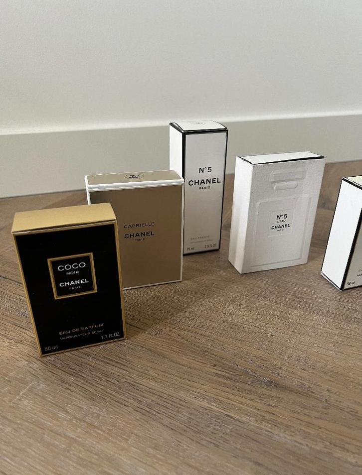 Leeg: 5x Chanel parfum doos verpakking Noir Mademoisselle, Diversen, Cadeaupapier, Zo goed als nieuw, Ophalen of Verzenden