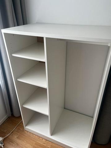 Kleding kast met ophangstang