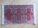Vloerkleed / Essenza / 90x60 / Giulia / rood / Frans motief, Huis en Inrichting, Stoffering | Tapijten en Kleden, Gebruikt, 50 tot 100 cm