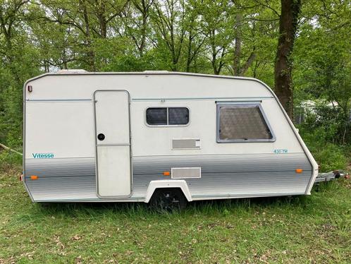 Beyerland Vitesse 430 TM - met schade, Caravans en Kamperen, Caravans, Particulier, tot en met 4, 500 - 750 kg, Treinzit, Beyerland