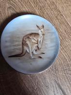 Porseleinen bordje met kangoeroe en jong, Antiek en Kunst, Ophalen of Verzenden