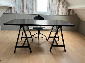Bureau en bureaustoel zwart ikea beschikbaar voor biedingen