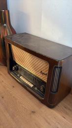 Antieke spullen (klok,radio,vaas,borden), Ophalen