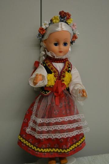 Mooie klederdracht pop NR 2467 beschikbaar voor biedingen
