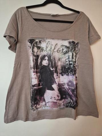 T-shirt beschikbaar voor biedingen