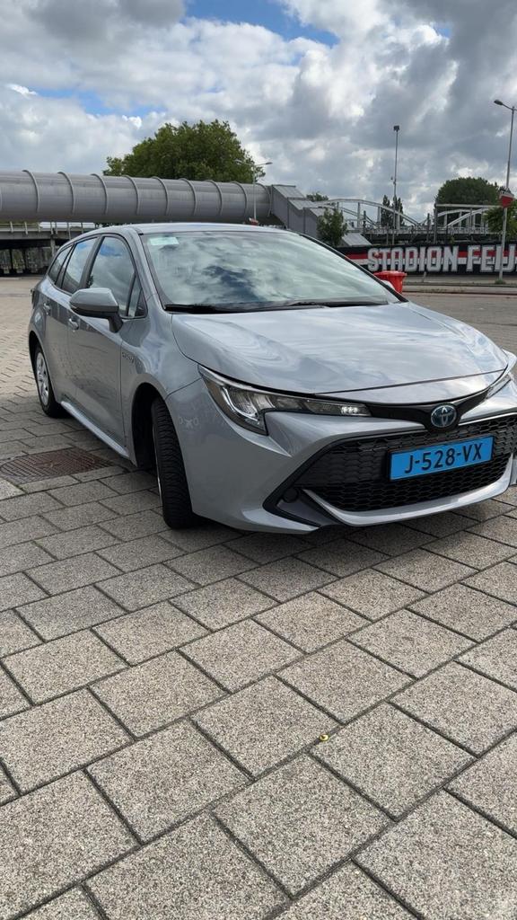 Toyota Corolla TS 1.8 Hybrid 122pk 2020 Grijs- Instapklaar, 1345 kg, 450 kg, Stationwagon, Elektronische parkeerrem
