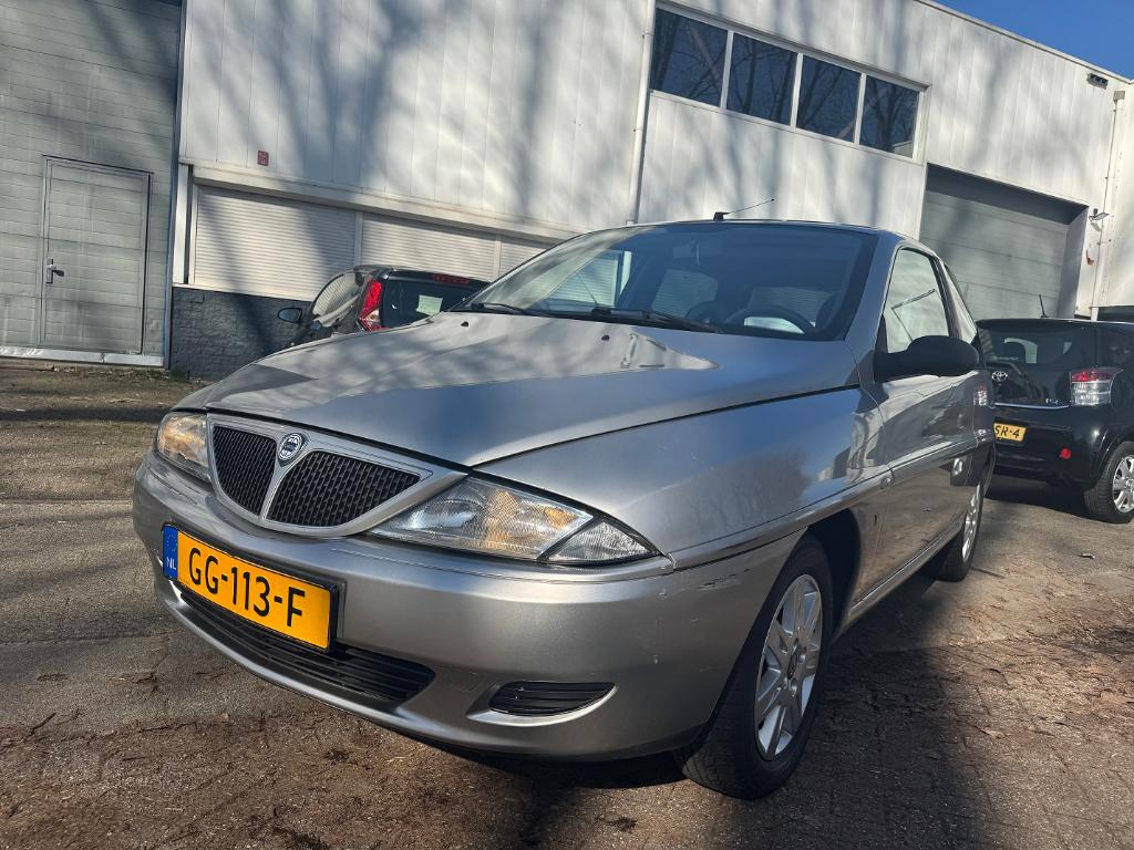 Lancia Y 1.2 2002 Grijs, Auto's, Lancia, Voorwielaandrijving, 1242 cc, 4 cilinders, 400 kg