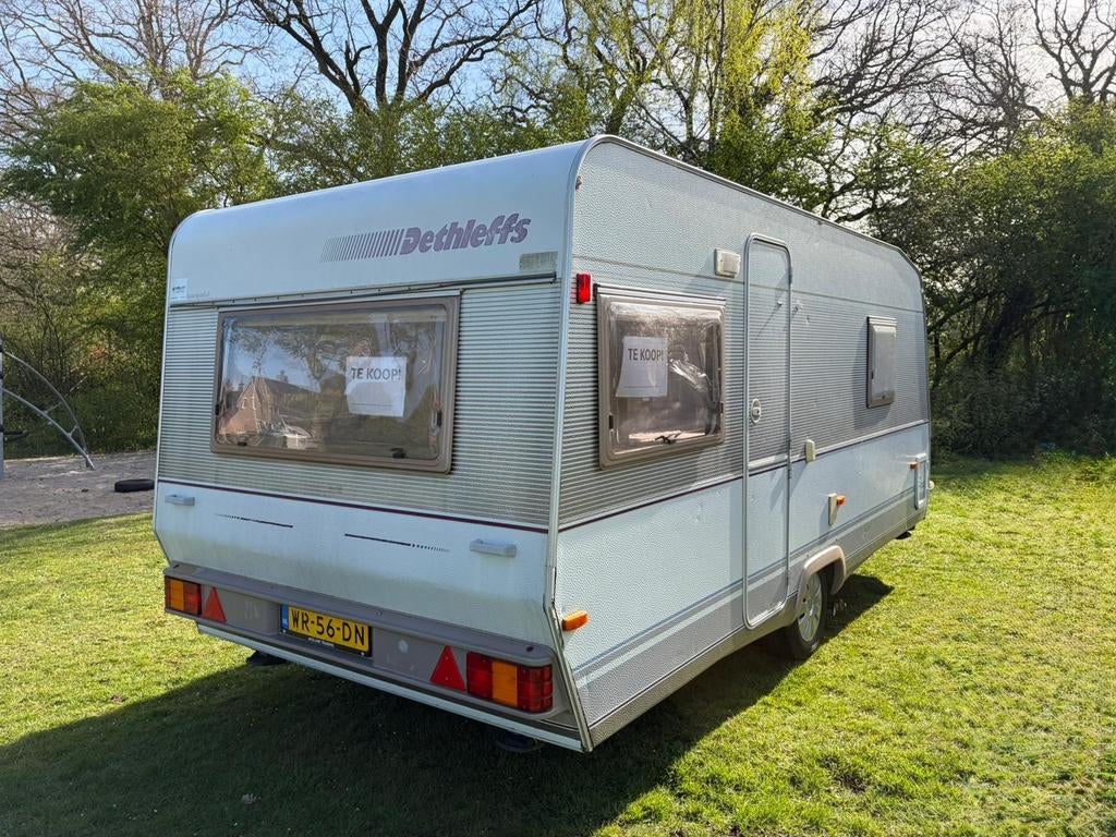 Te koop: nette tweedehands caravan, compleet en ruim!, Caravans en Kamperen, Rondzit, Particulier, Dethleffs, Douche