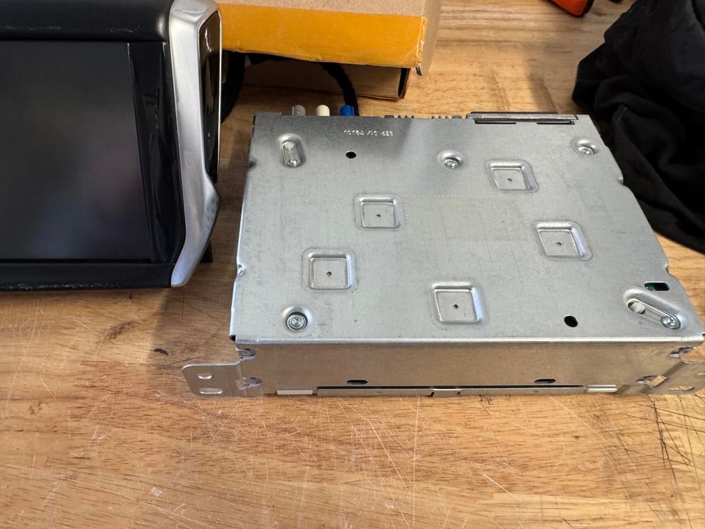 Peugeot 208 Infotainment Scherm en Hoofdunit, Ophalen, Gebruikt