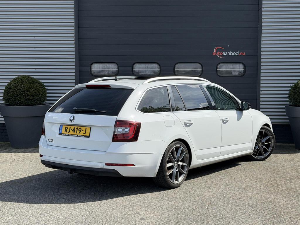 Skoda Octavia Combi 2.0 TDI Greentech Style Business | Panor, Auto's, Skoda, Voorwielaandrijving, 1254 kg, Stof, Gebruikt