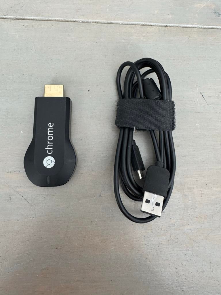 Google Chromecast - Stream eenvoudig naar je TV, Ophalen of Verzenden, Zo goed als nieuw, HDMI, Zonder harde schijf
