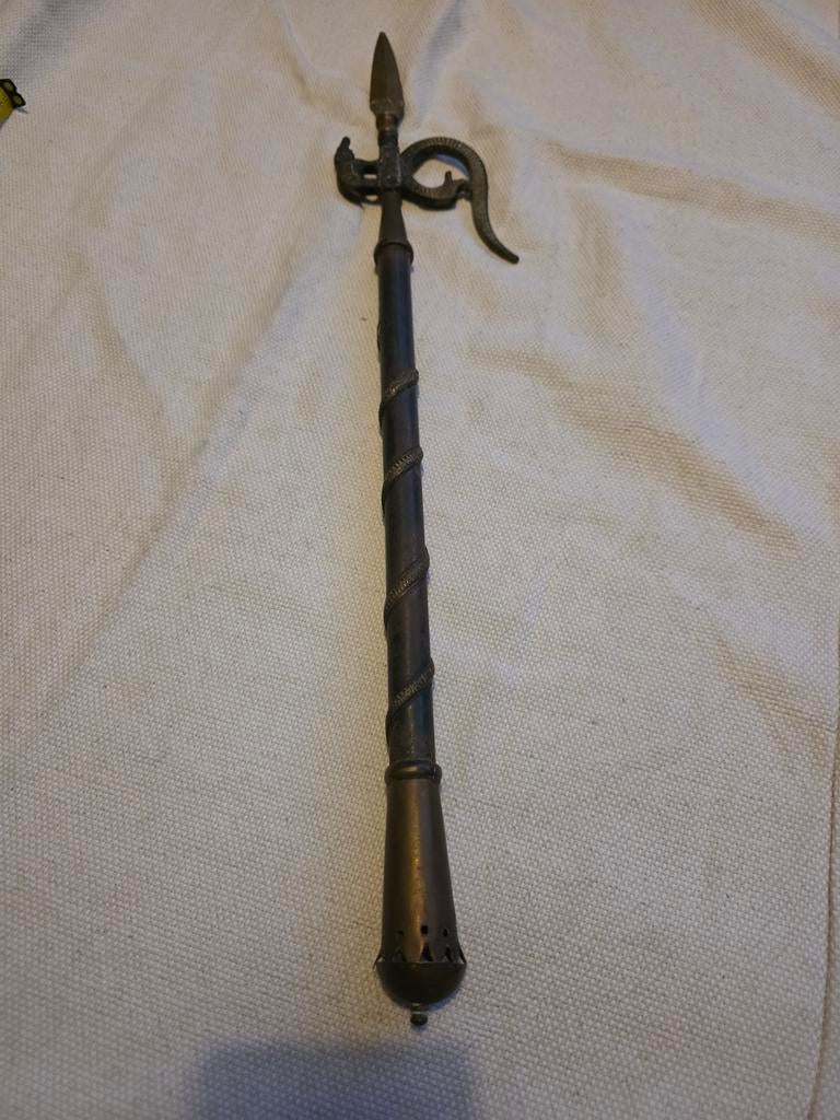 Oude ankus voor olifanten berijder, Ophalen