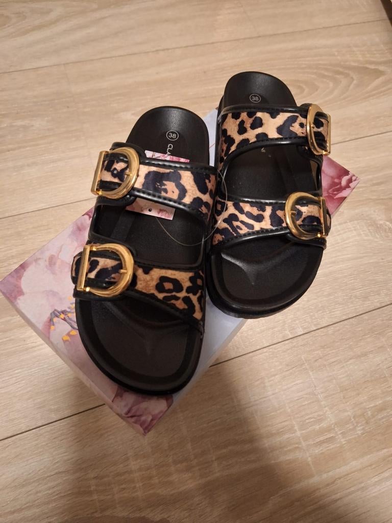 Nieuwe slippers maat 38 met luipaardprint, Overige kleuren, Nieuw, Ophalen of Verzenden, Slippers
