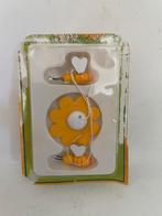 Vintage houten hangertje Pasen. Bloem met bijtjes. Geel wit., Ophalen, Nieuw