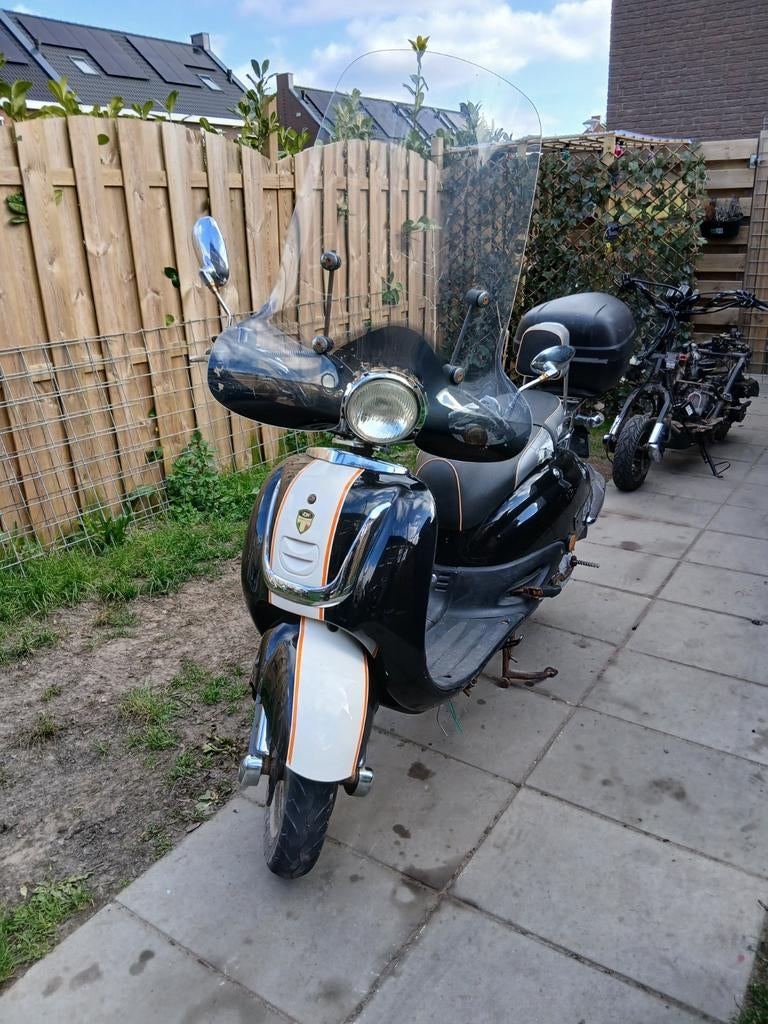 Vespa-lookalike scooter - VOM Bella Exclusive, Gebruikt, Maximaal 45 km/u, VOM, Ophalen of Verzenden