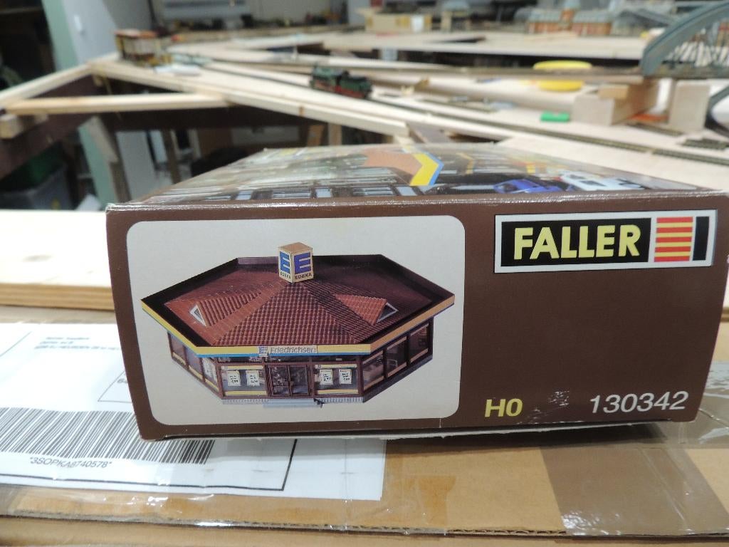 huisje ho nieuw in de doos  van faller, Hobby en Vrije tijd, Modeltreinen | H0, Overige merken, Gelijkstroom of Wisselstroom, Brug, Tunnel of Gebouw