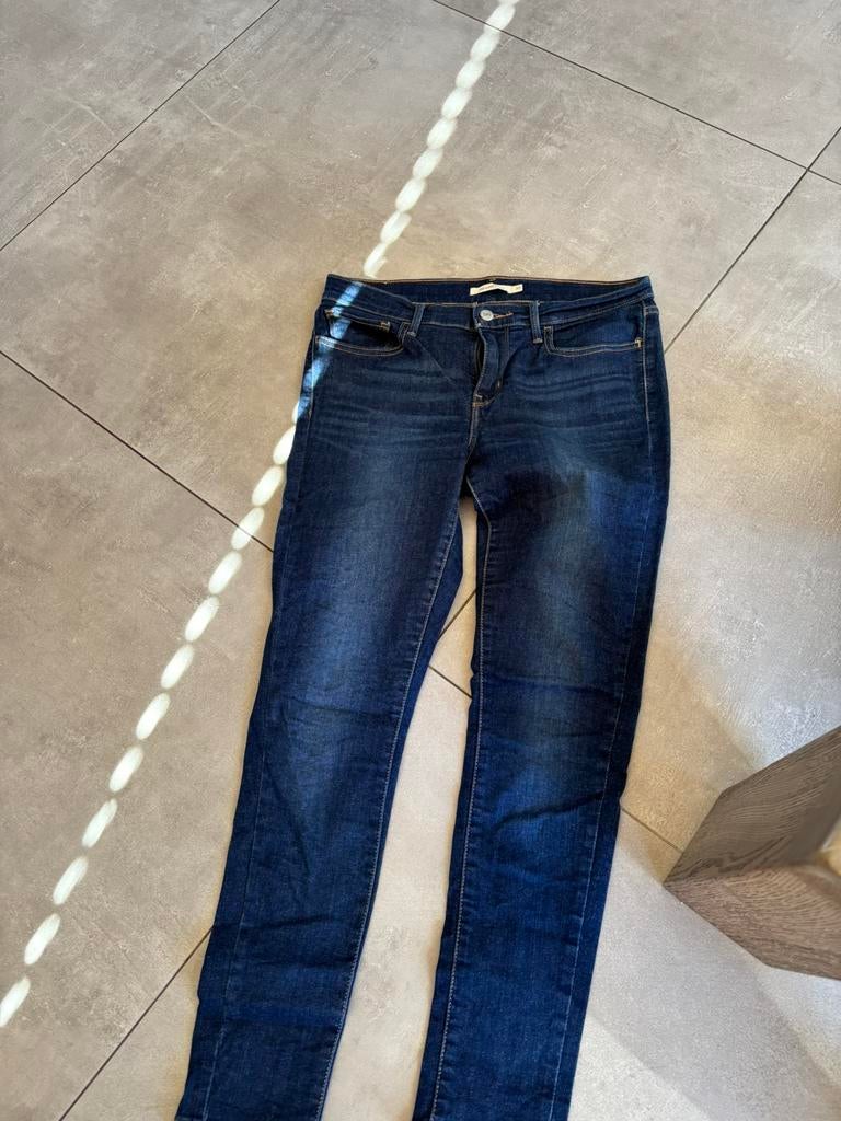 Levis jeans, Ophalen of Verzenden, Zo goed als nieuw, Blauw, W30 - W32 (confectie 38/40)