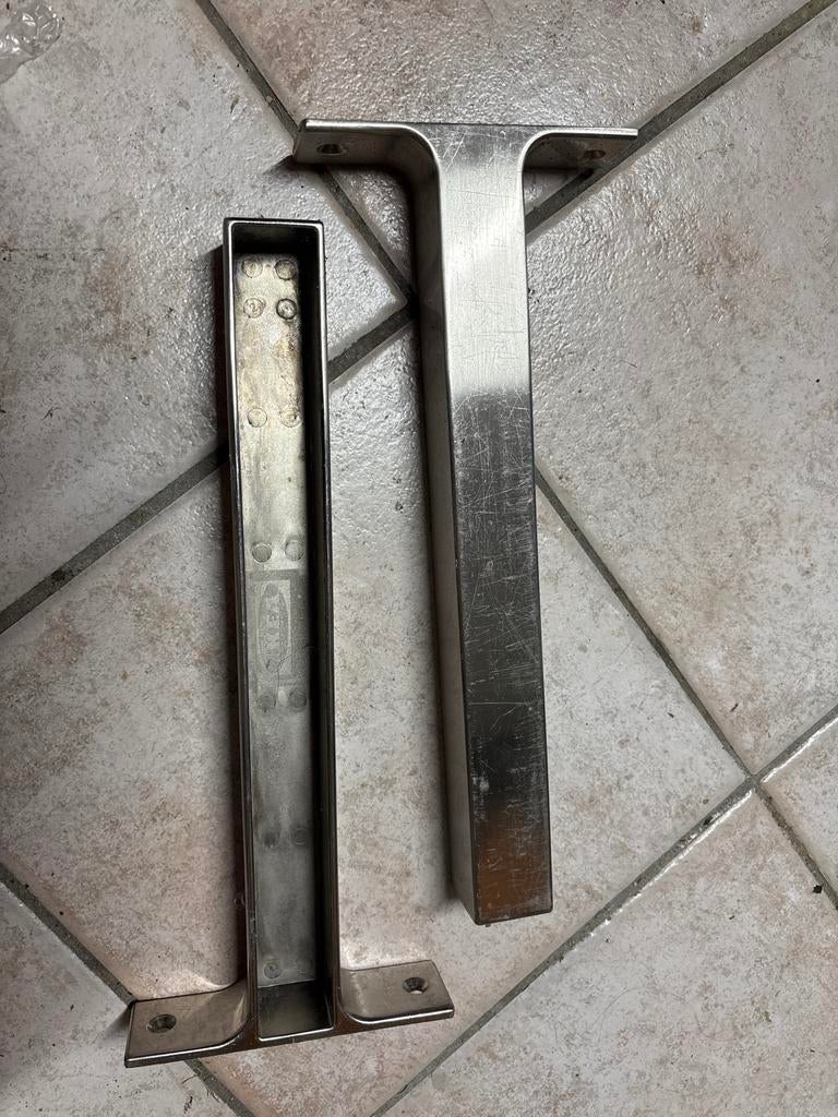 2x RVS IKEA Beugelsteunen voor Plank 28 cm, Ophalen of Verzenden, Gebruikt, Rvs
