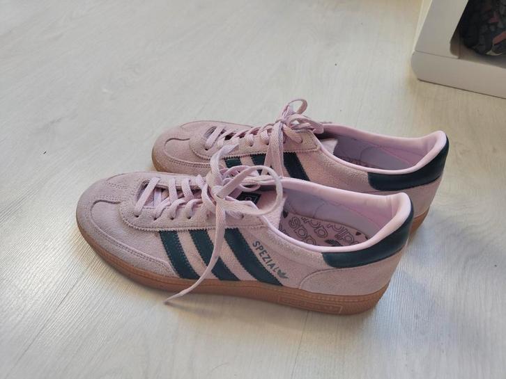 Adidas Spezial sneakers - Lichtroze met donkerblauw. M 41,5, Kleding | Heren, Schoenen, Zo goed als nieuw, Ophalen of Verzenden